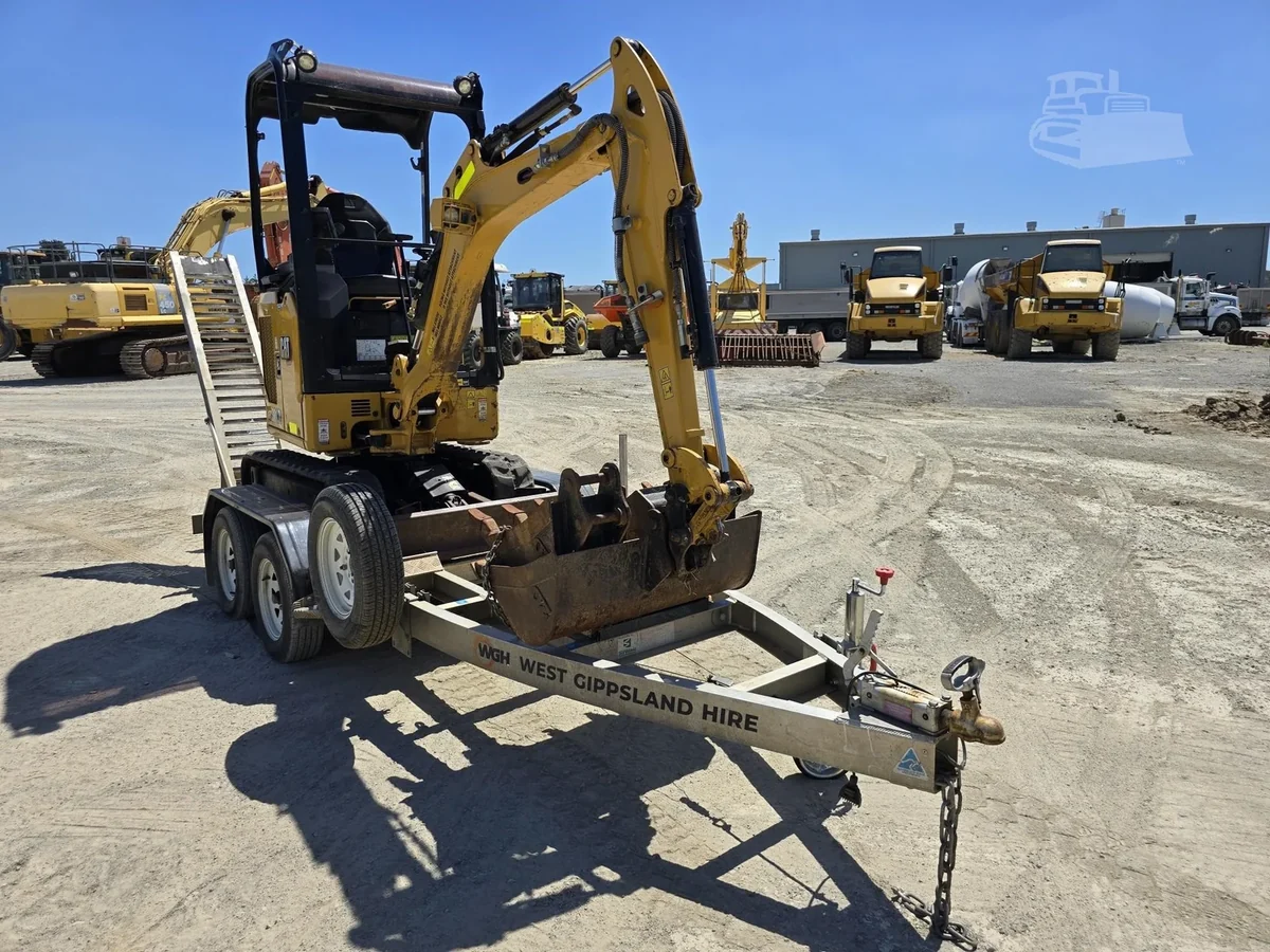 Mini Pelle Caterpillar 301.7CR 1,8 T + 3 godets + Remorque – Image 5