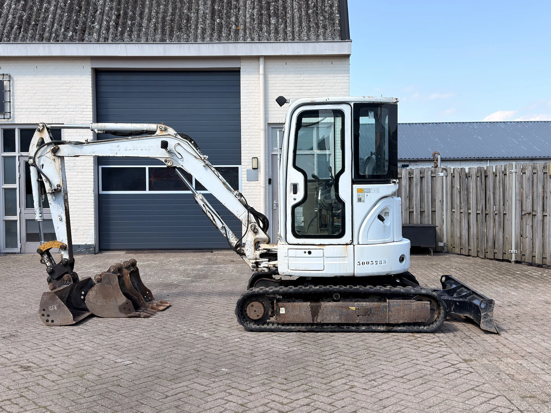 Caterpillar 303.5C CR avec 3 Godets