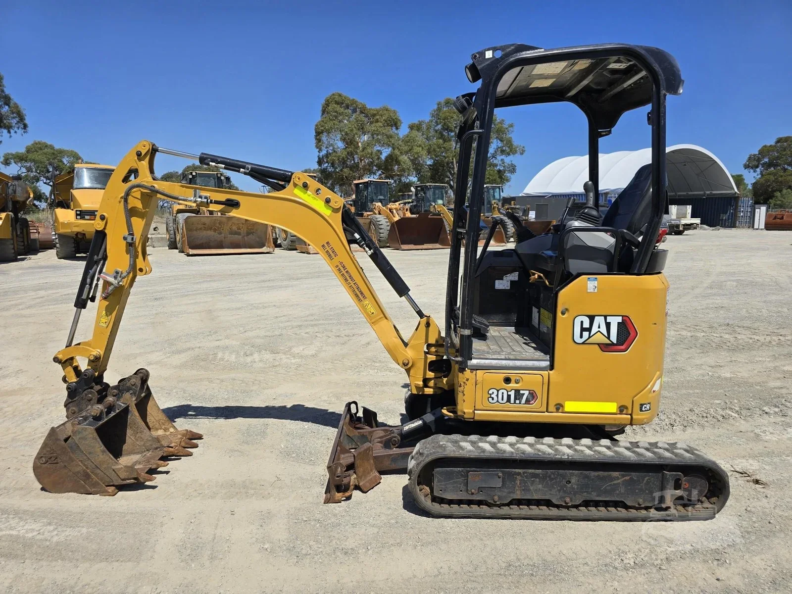 Mini Pelle Caterpillar 301.7CR 1,8 T + 3 godets + Remorque – Image 6