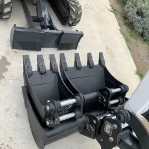 Mini Pelle Bobcat 320 1,6T + 3 godets – Image 6