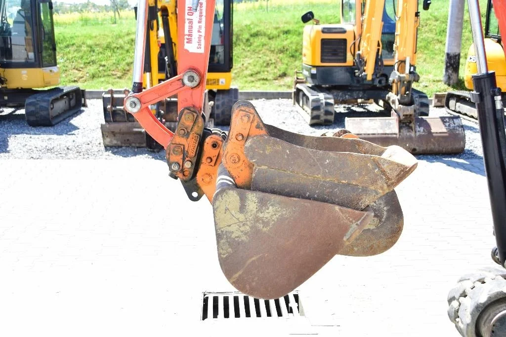 Mini Pelle Kubota U27-4 2,6 T+ 3 godets + Attache rapide – Image 7