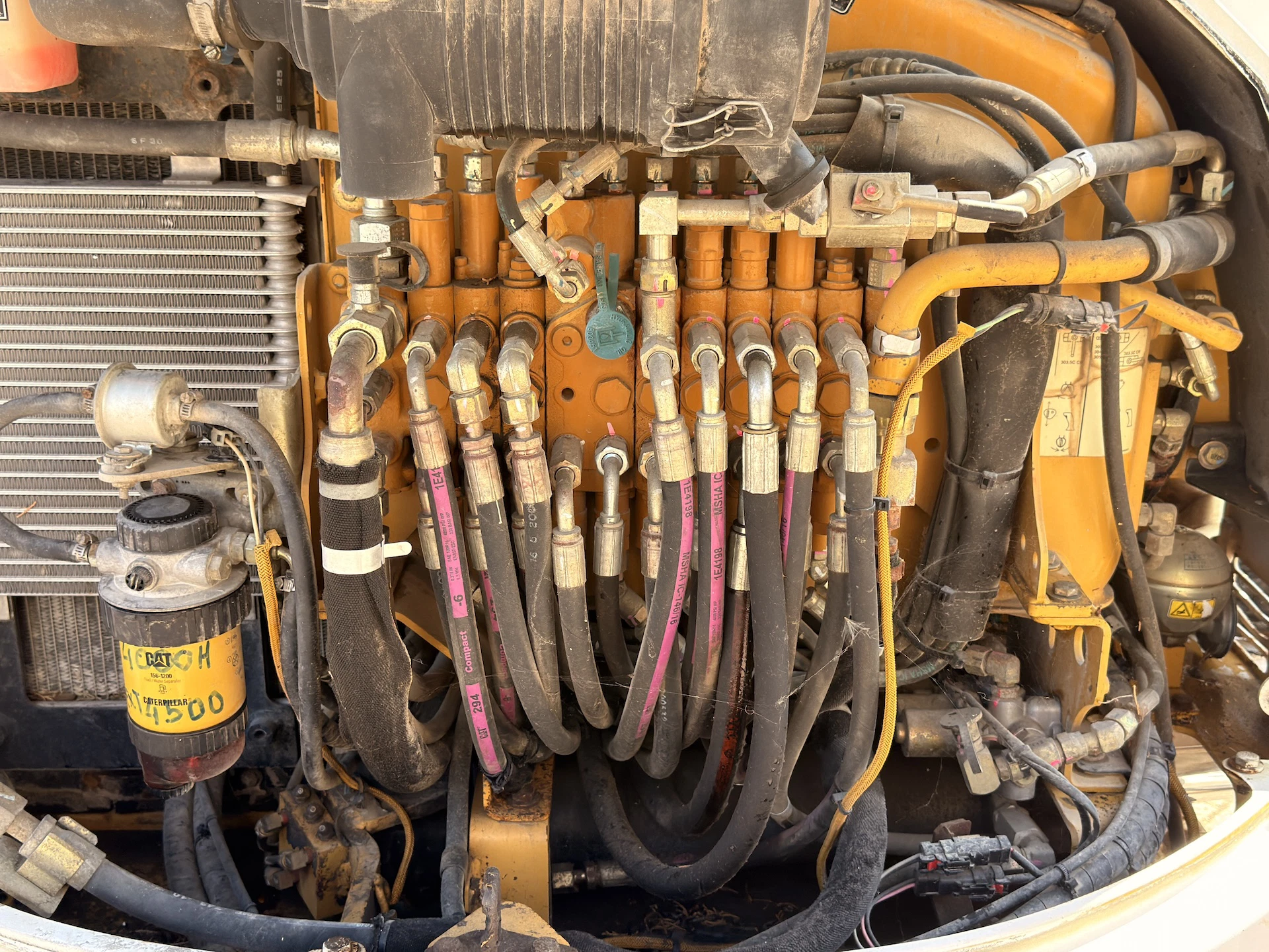 Caterpillar 303.5C CR avec 3 Godets – Image 4