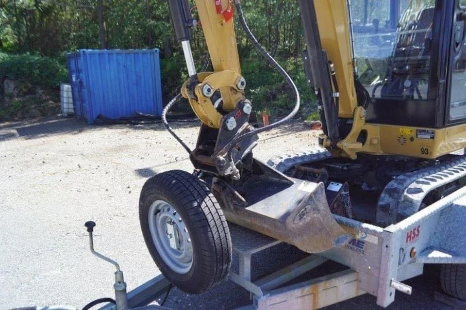 Mini Pelle Caterpillar 301.7D 1,85T + 3 godets + Remorque – Image 7