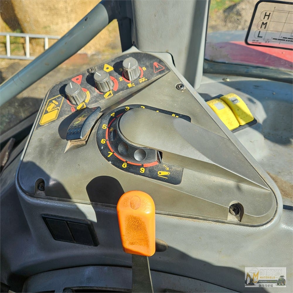 Massey Ferguson 4270 - Chargeur frontal Veto FX5960 – Image 28