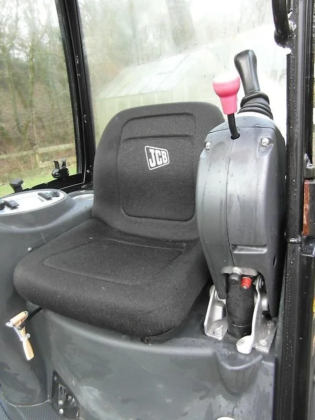 Mini Pelle JCB 8016 CTS avec 4 godets – Image 2