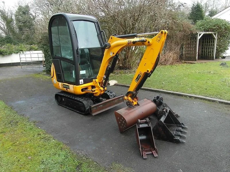 Mini Pelle JCB 8016 CTS avec 4 godets – Image 4