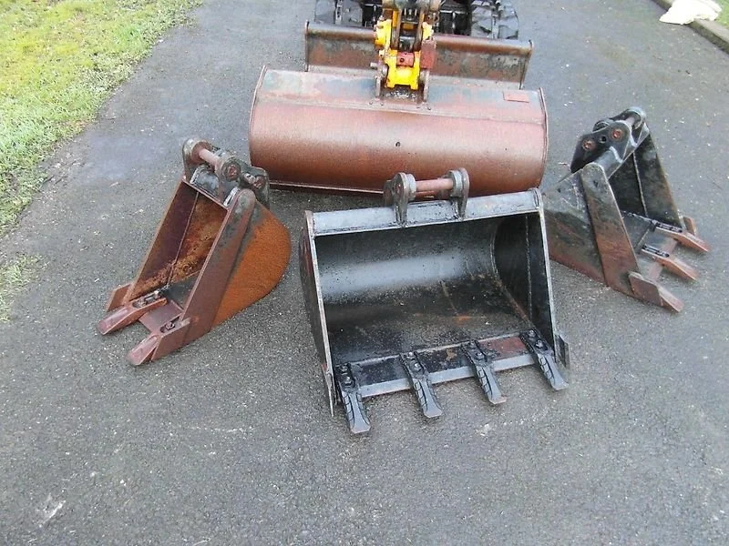 Mini Pelle JCB 8016 CTS avec 4 godets – Image 10