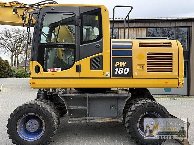 Pelle Komatsu PW180-10 avec des Godets – Image 2