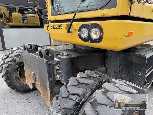 Pelle Komatsu PW180-10 avec des Godets – Image 7
