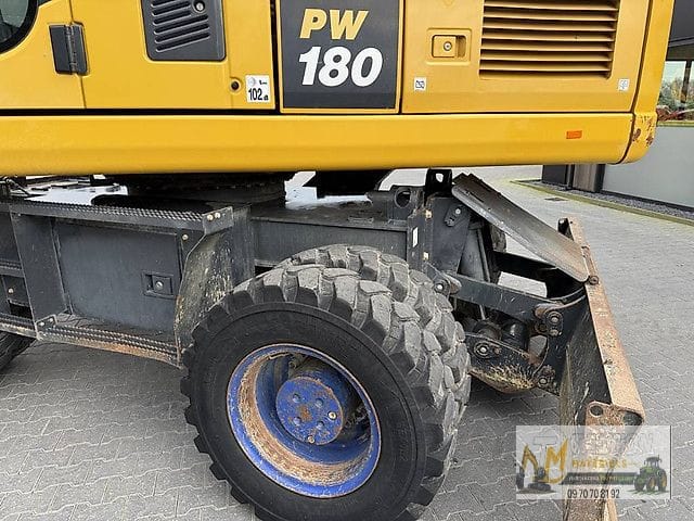 Pelle Komatsu PW180-10 avec des Godets – Image 28