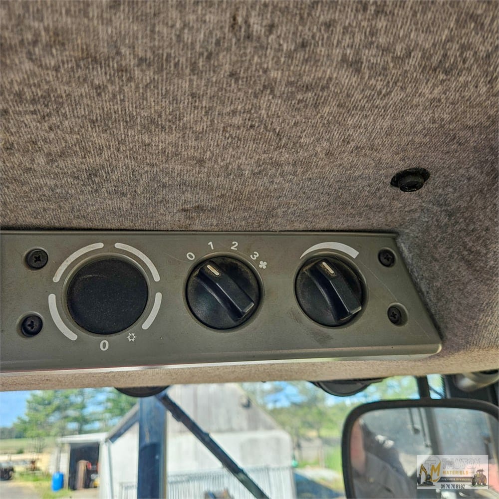 Massey Ferguson 4270 - Chargeur frontal Veto FX5960 – Image 21