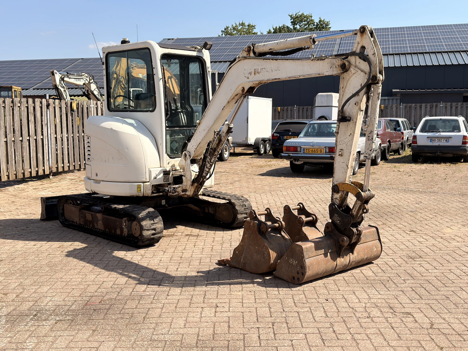 Caterpillar 303.5C CR avec 3 Godets – Image 12