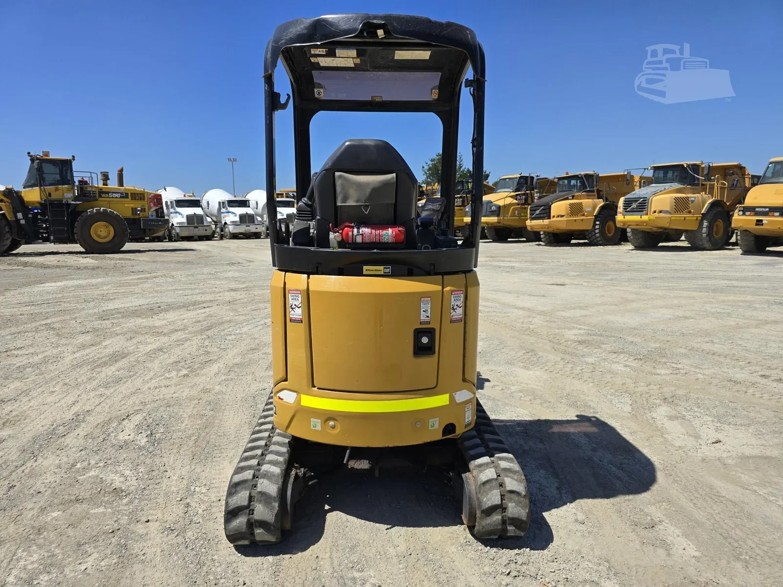 Mini Pelle Caterpillar 301.7CR 1,8 T + 3 godets + Remorque – Image 9