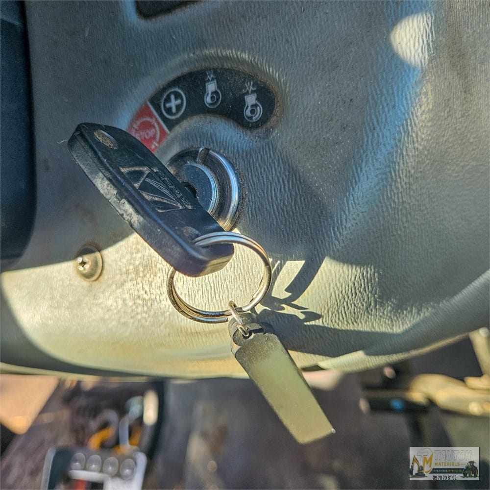 Massey Ferguson 4270 - Chargeur frontal Veto FX5960 – Image 25