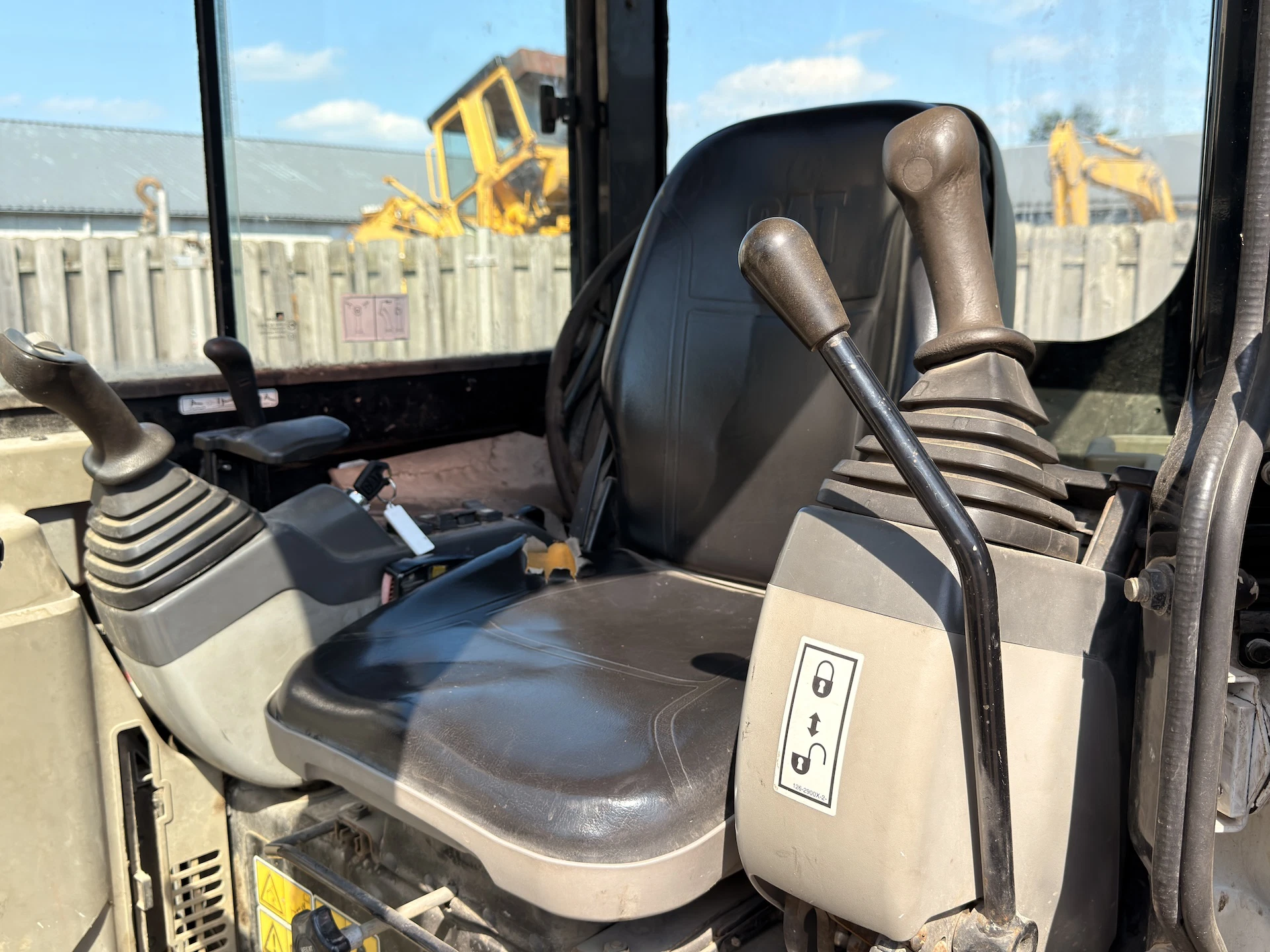 Caterpillar 303.5C CR avec 3 Godets – Image 14