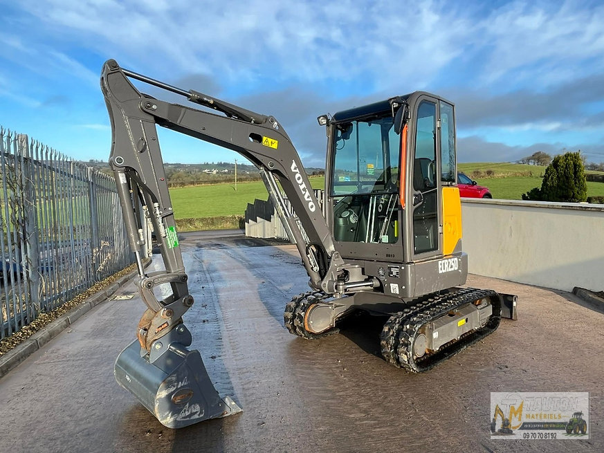Volvo ECR25D Avec 3 Godets