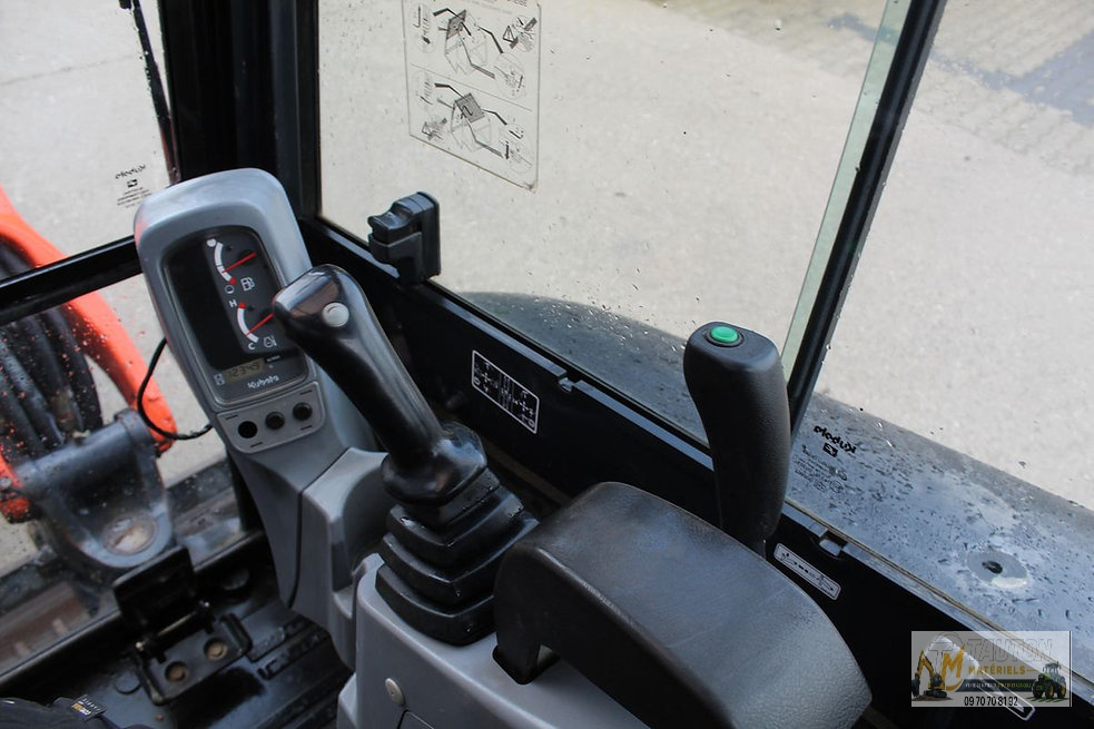 Mini pelle Kubota U27-4 avec 3 godets – Image 4