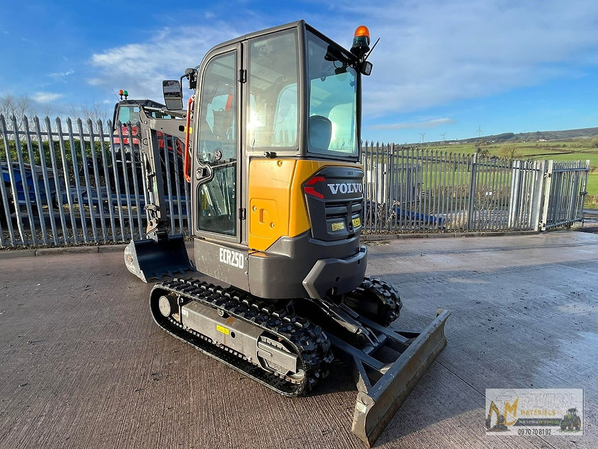 Volvo ECR25D Avec 3 Godets – Image 5