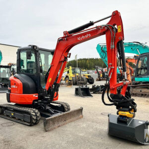 Kubota U36-4 avec 3 Godets et Rotovaltor