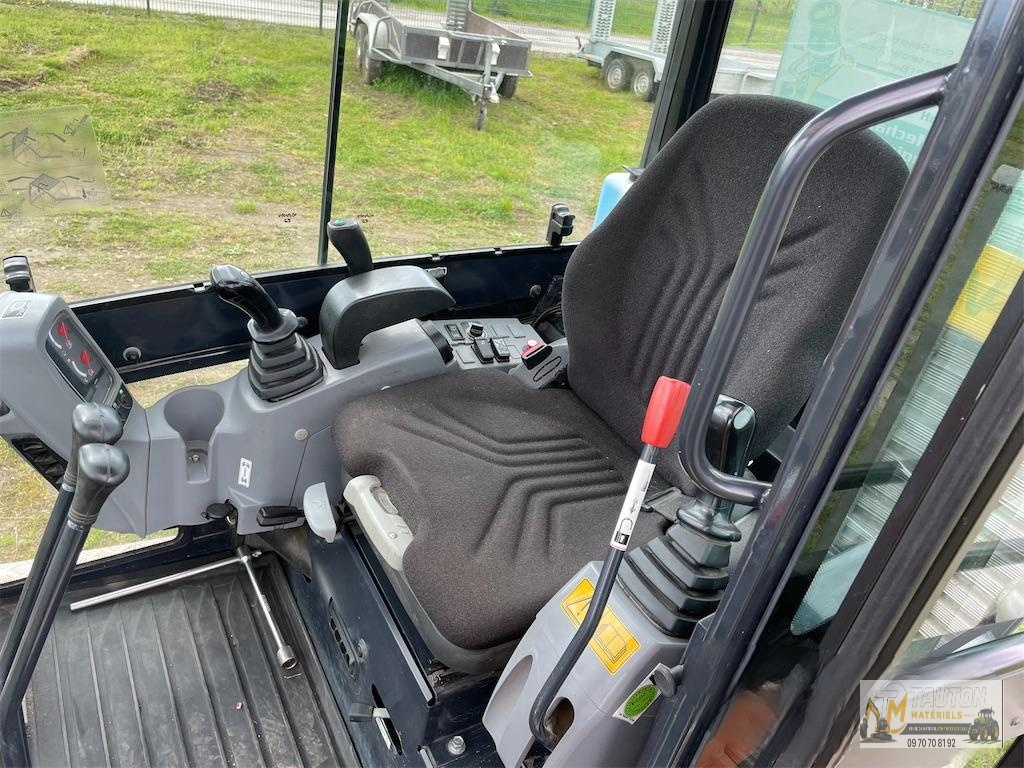 Kubota KX018-4 avec Remorque et 3 Godets – Image 13