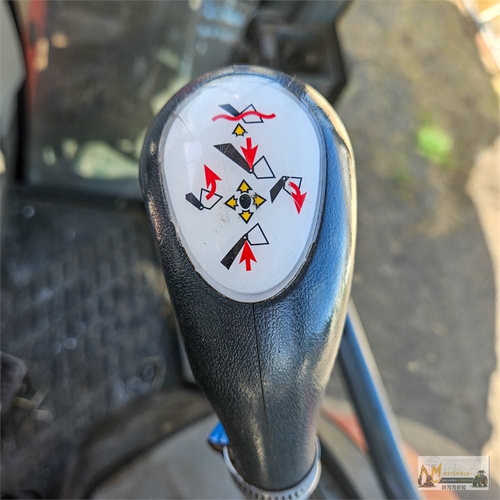 Massey Ferguson 4270 - Chargeur frontal Veto FX5960 – Image 32