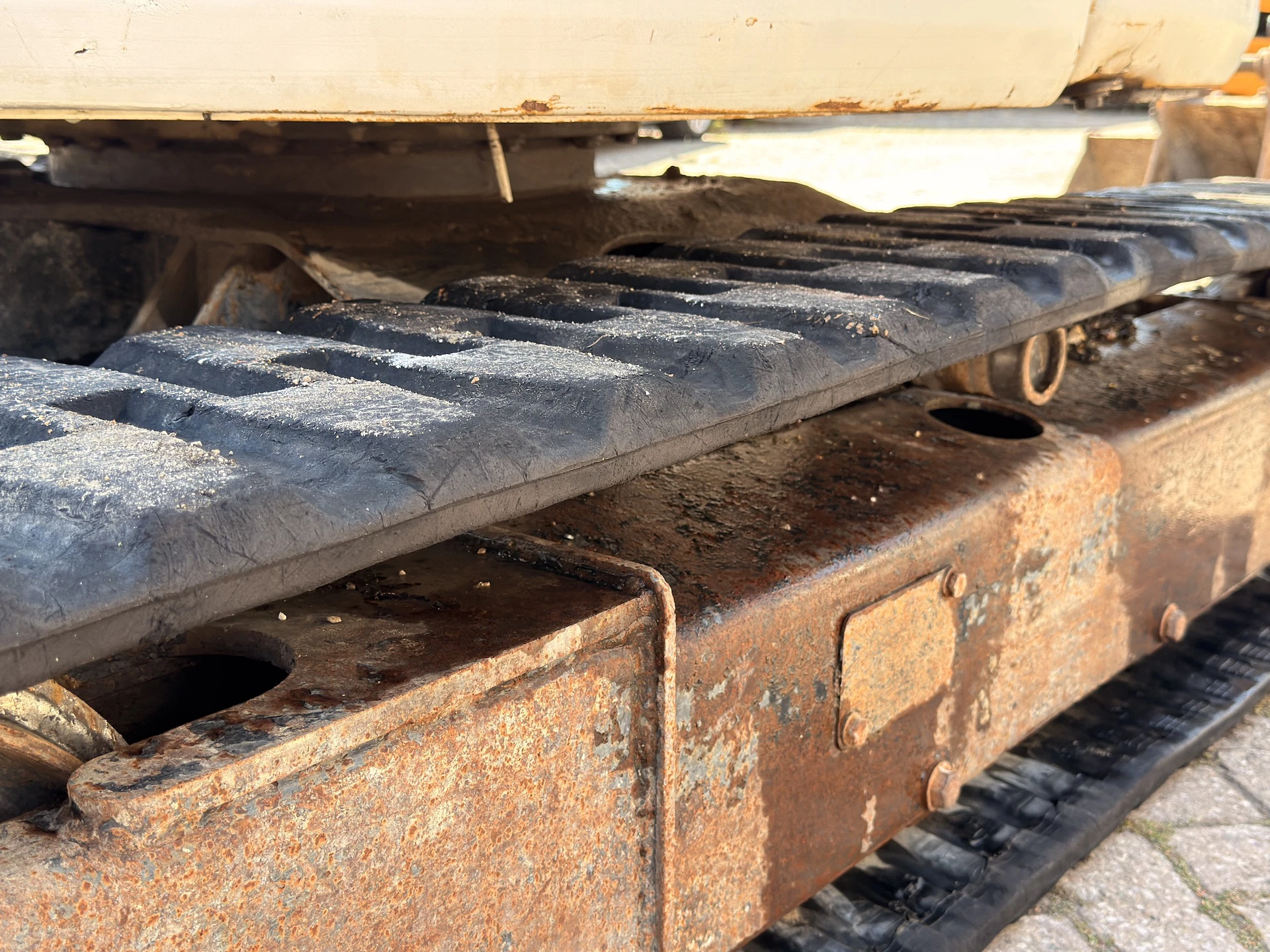 Caterpillar 303.5C CR avec 3 Godets – Image 24