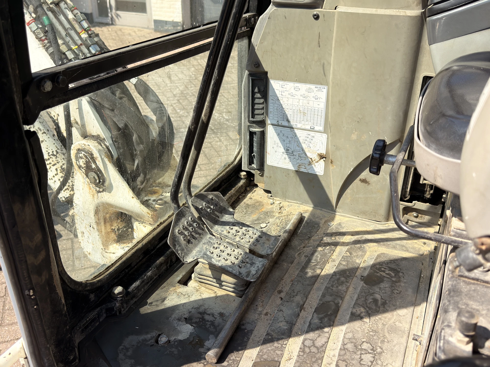 Caterpillar 303.5C CR avec 3 Godets – Image 25