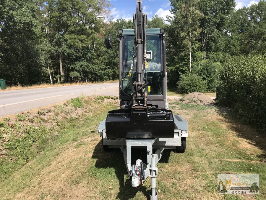 Mini Pelle Volvo EC18 avec 3 Godets et Remorque – Image 2