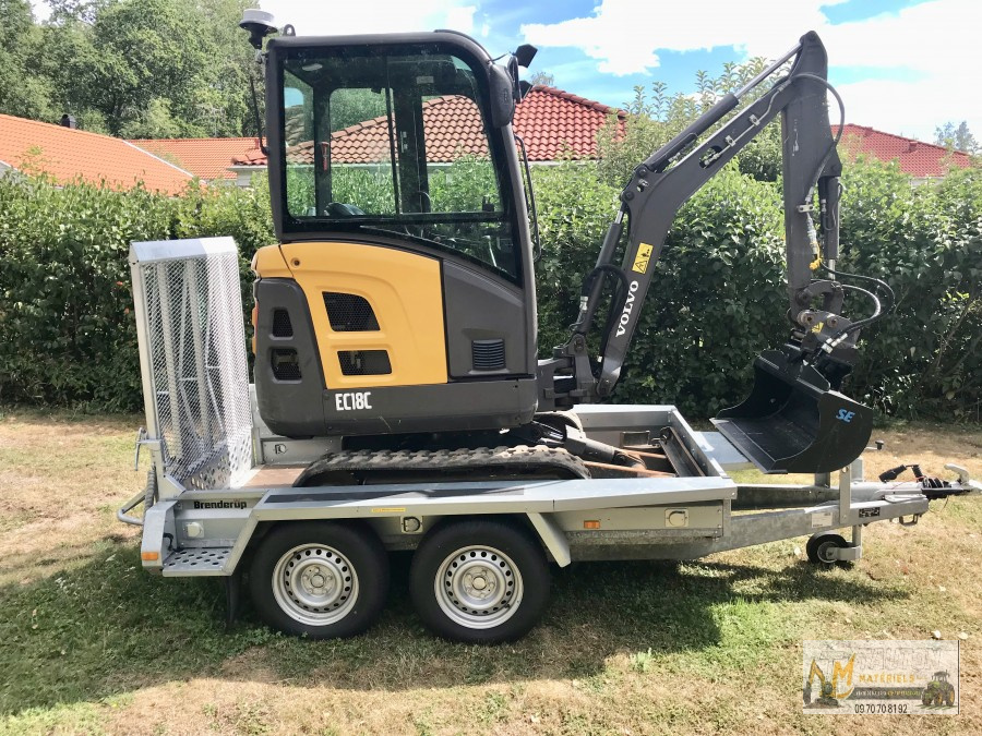 Mini Pelle Volvo EC18 avec 3 Godets et Remorque – Image 4