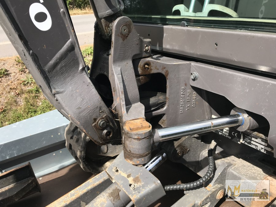 Mini Pelle Volvo EC18 avec 3 Godets et Remorque – Image 8