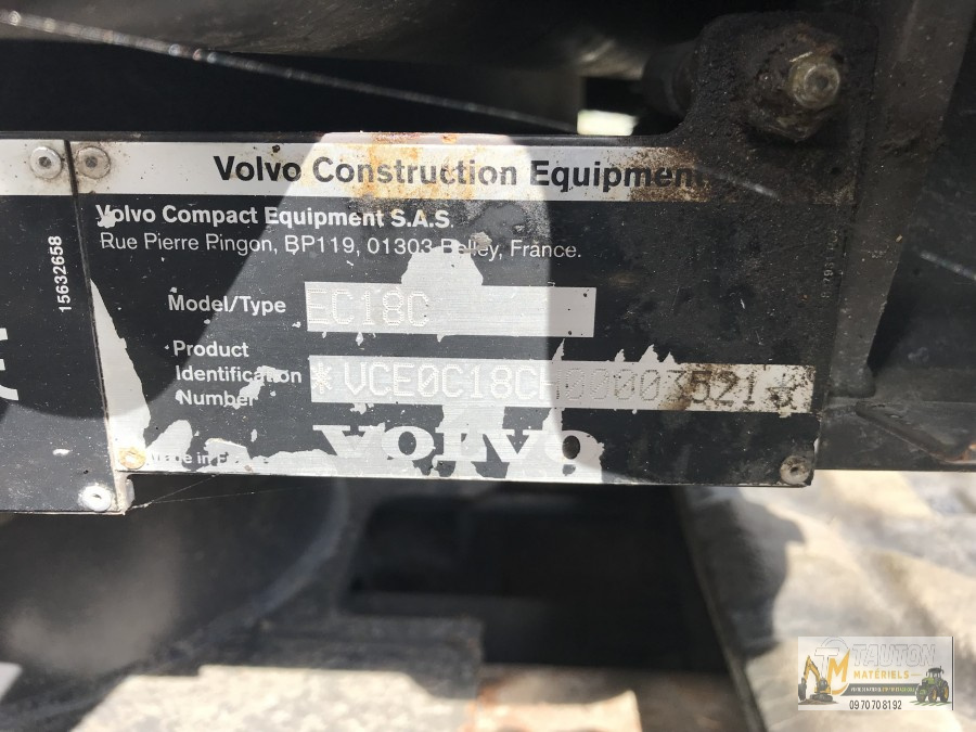 Mini Pelle Volvo EC18 avec 3 Godets et Remorque – Image 9
