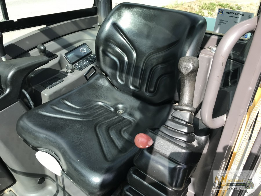 Mini Pelle Volvo EC18 avec 3 Godets et Remorque – Image 15