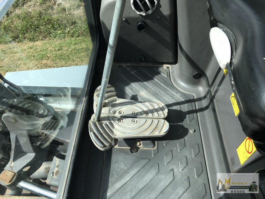 Mini Pelle Volvo EC18 avec 3 Godets et Remorque – Image 16