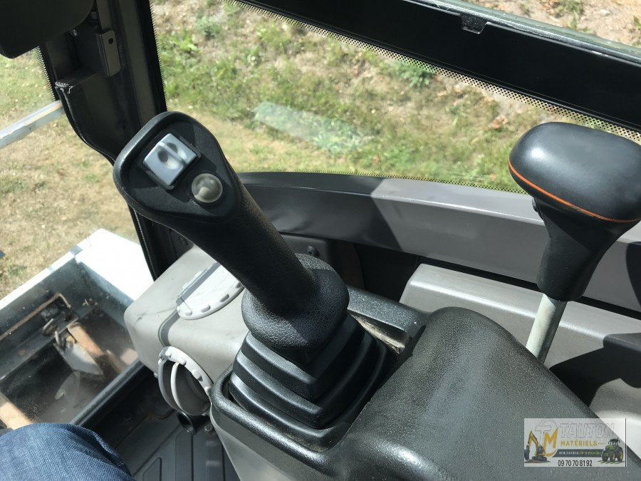 Mini Pelle Volvo EC18 avec 3 Godets et Remorque – Image 18