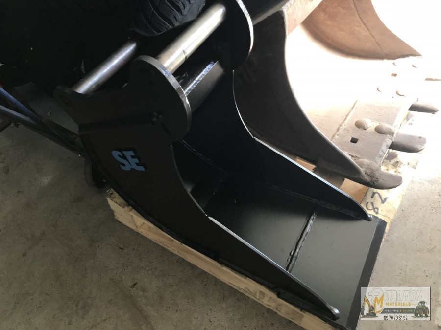 Mini Pelle Volvo EC18 avec 3 Godets et Remorque – Image 20