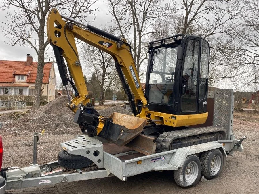 Caterpillar 302.7D avec BRH et 4 Godets + Remorque – Image 2