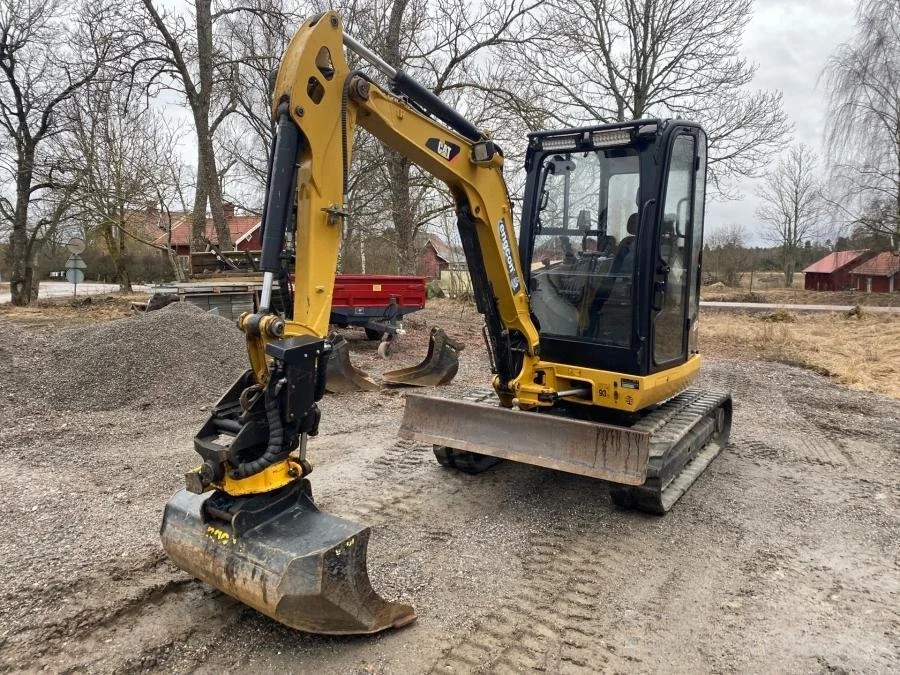 Caterpillar 302.7D avec BRH et 4 Godets + Remorque – Image 5