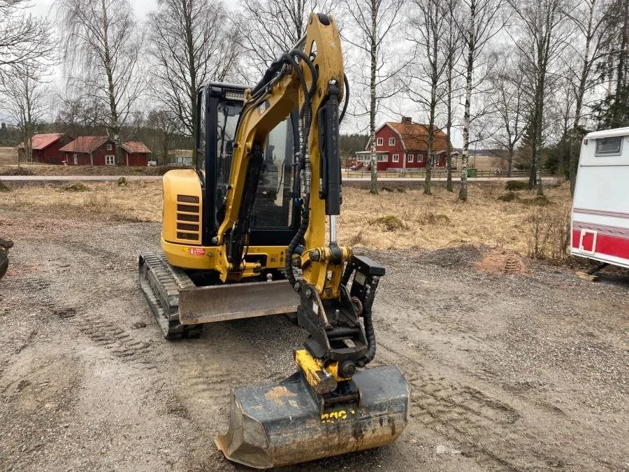 Caterpillar 302.7D avec BRH et 4 Godets + Remorque – Image 6