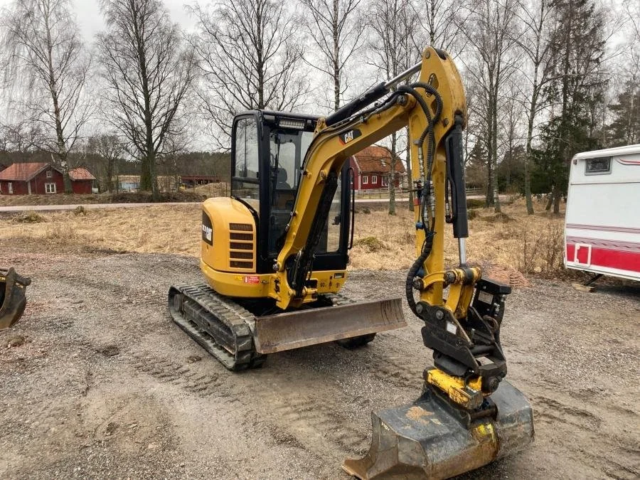 Caterpillar 302.7D avec BRH et 4 Godets + Remorque – Image 8