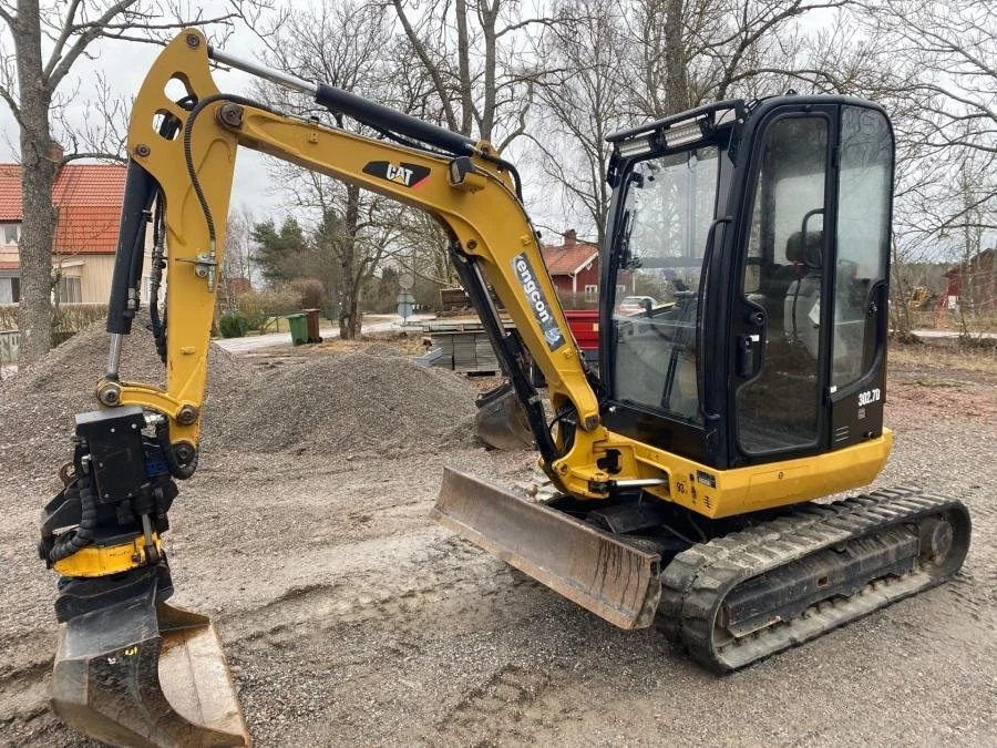 Caterpillar 302.7D avec BRH et 4 Godets + Remorque – Image 16