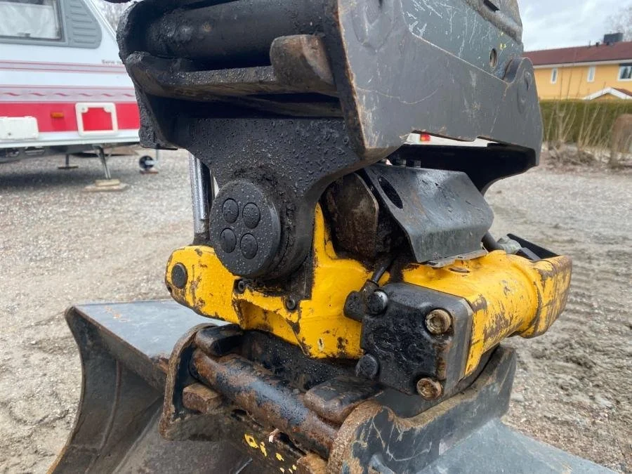 Caterpillar 302.7D avec BRH et 4 Godets + Remorque – Image 24