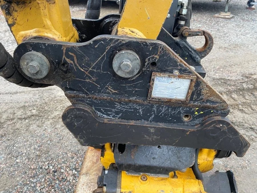Caterpillar 302.7D avec BRH et 4 Godets + Remorque – Image 29