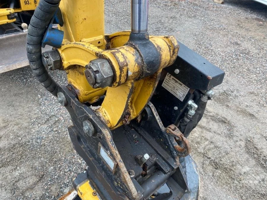 Caterpillar 302.7D avec BRH et 4 Godets + Remorque – Image 32