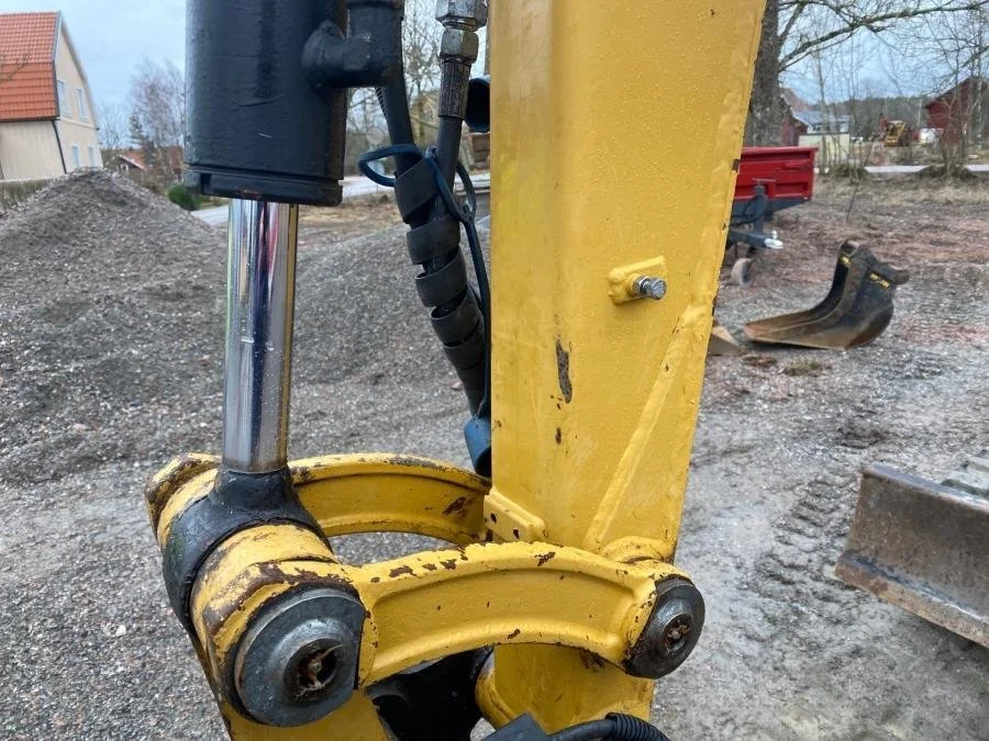 Caterpillar 302.7D avec BRH et 4 Godets + Remorque – Image 34