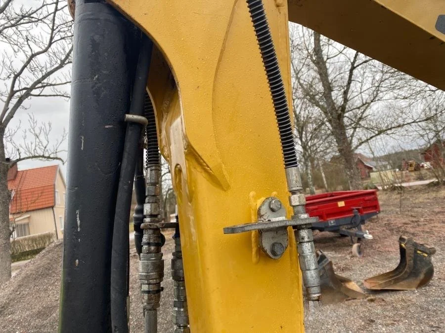 Caterpillar 302.7D avec BRH et 4 Godets + Remorque – Image 35