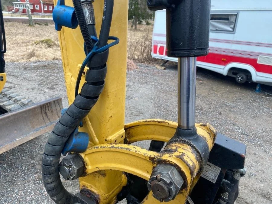 Caterpillar 302.7D avec BRH et 4 Godets + Remorque – Image 38