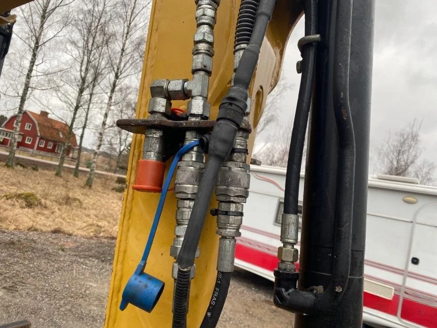 Caterpillar 302.7D avec BRH et 4 Godets + Remorque – Image 39