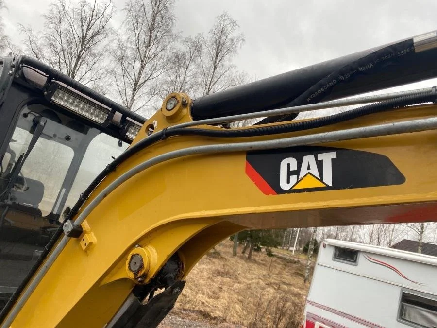 Caterpillar 302.7D avec BRH et 4 Godets + Remorque – Image 42