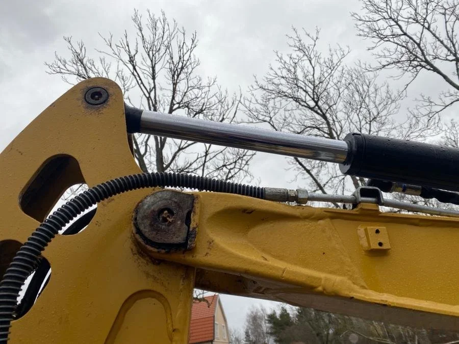 Caterpillar 302.7D avec BRH et 4 Godets + Remorque – Image 45