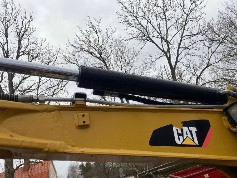 Caterpillar 302.7D avec BRH et 4 Godets + Remorque – Image 47